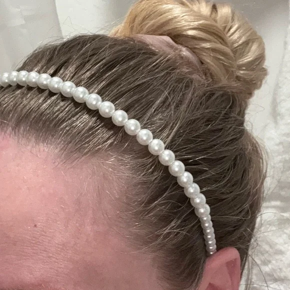 Chic Classic Faux Pearl Beaded Headband 👑 - Picture 3 of 9